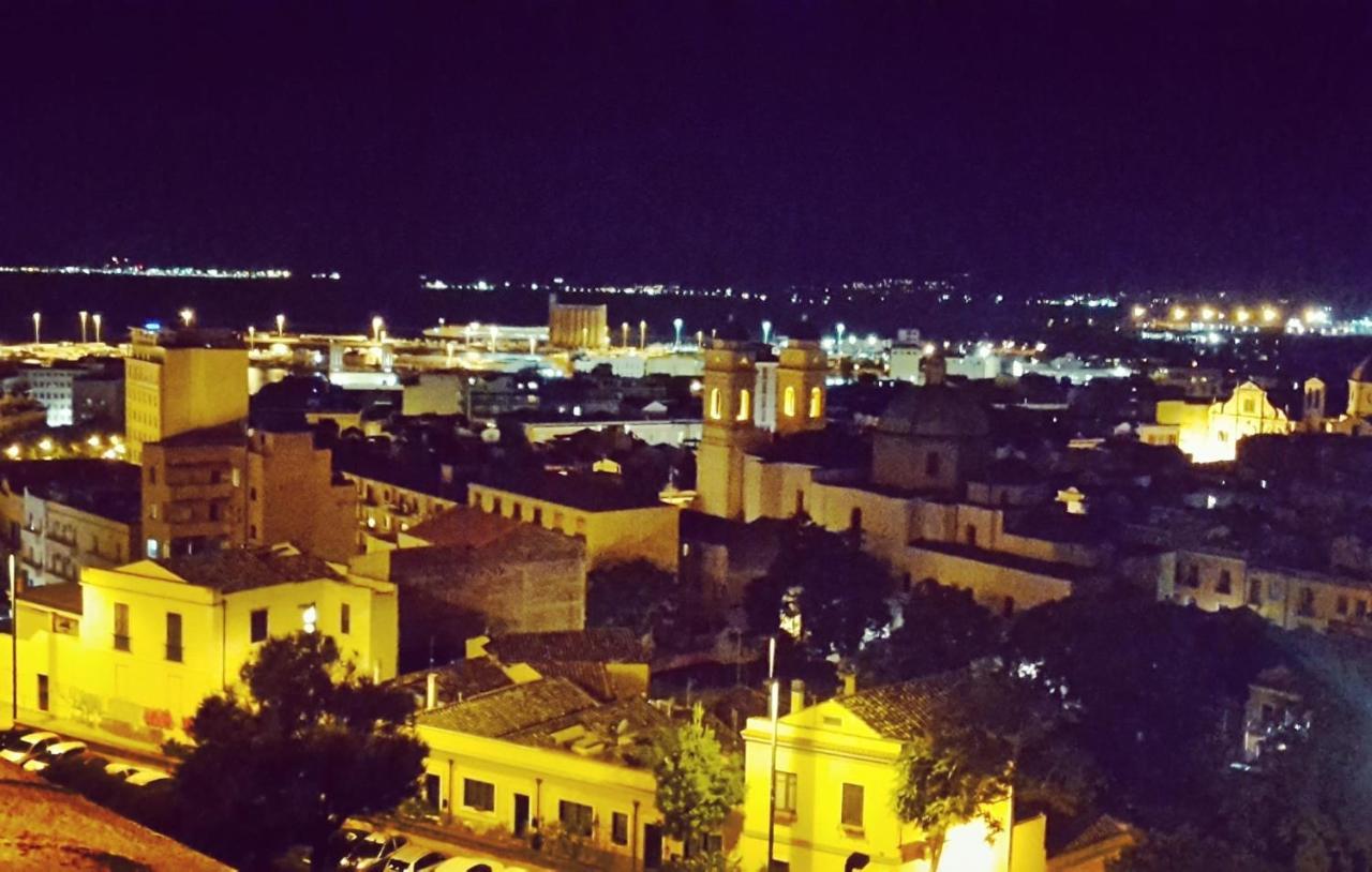 Apartment Vsg25 Nel Centro Di Cagliari Exterior foto